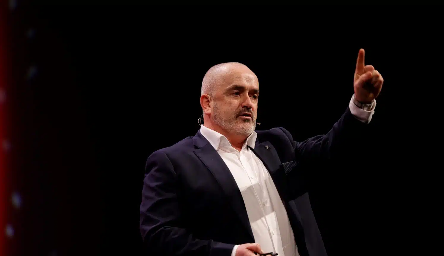 Corporate Wellbeing Speaker Galway: Resilience Talks for High-Pressure Teams, Enda O Doherty