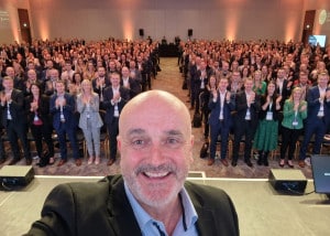 Enda O’Doherty with a large corporate audience after a keynote in Ireland