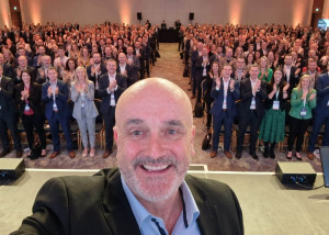 Enda O’Doherty with a large corporate audience after a keynote in Ireland