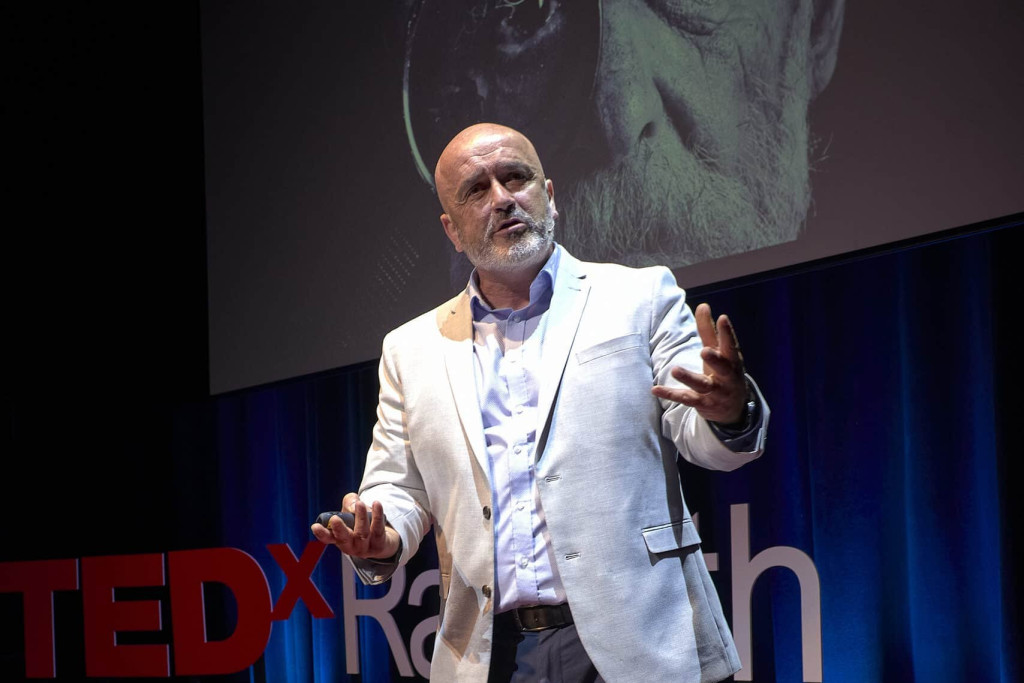 Enda O’Doherty giving his TEDx talk on resilience
